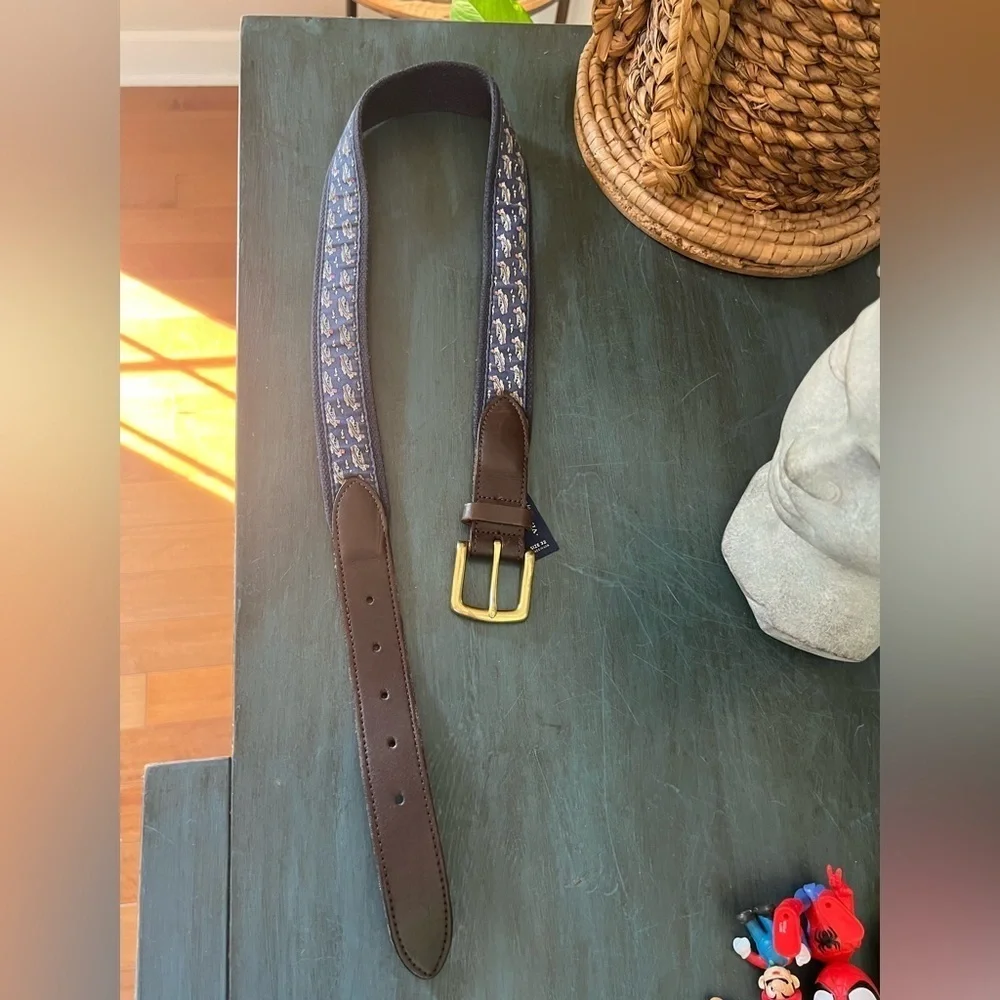 Vineyard Vines men’s belt 32 speedboat with flag